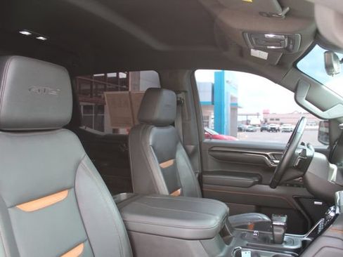 Used 2024 GMC Sierra 1500 AT4 w/ Technology Package AWD/4WD image 18
