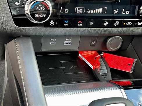 New 2025 Mitsubishi Outlander SEL image 16