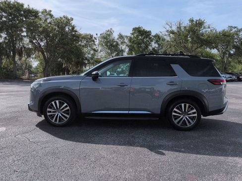 Used 2022 Nissan Pathfinder Platinum w/ Cargo Package FWD image 6