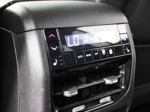 Used 2022 Jeep Grand Cherokee Overland w/ Luxury Tech Group IV image 33