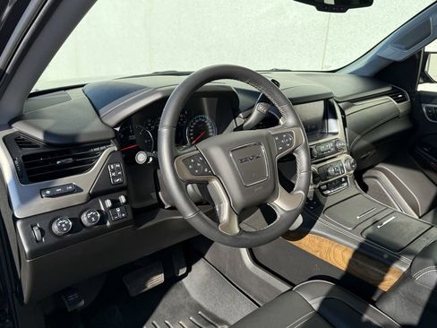 Used 2019 GMC Yukon Denali w/ Denali Ultimate Package image 16