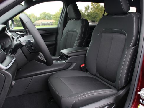 New 2025 Jeep Grand Cherokee L Laredo image 5