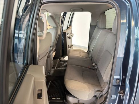 Used 2013 Nissan Frontier SV w/ SV Value Truck Pkg AWD/4WD image 17