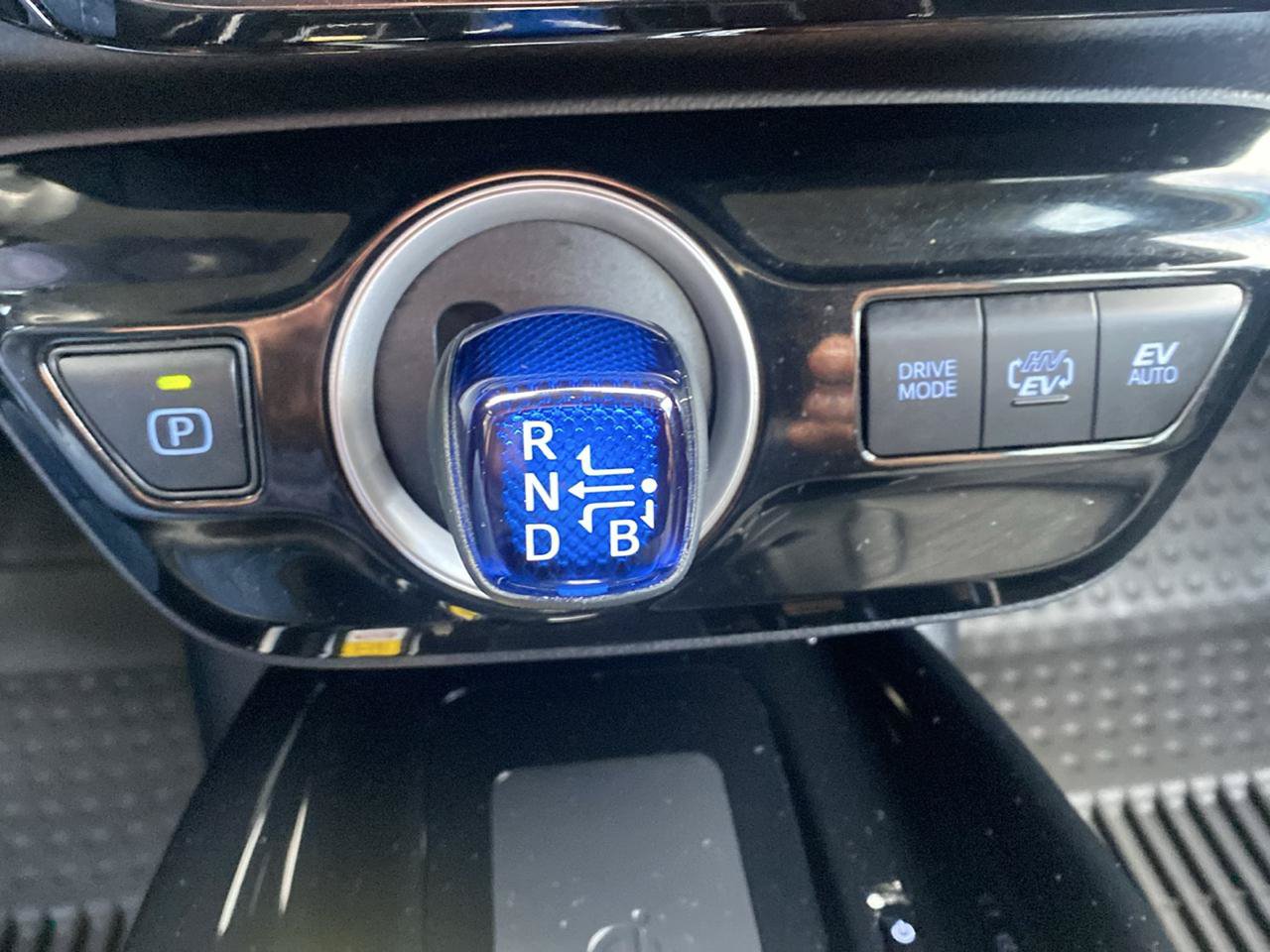 Used 2022 Toyota Prius Prime Limited FWD image 17