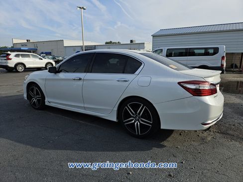 Used 2017 Honda Accord Sport image 10