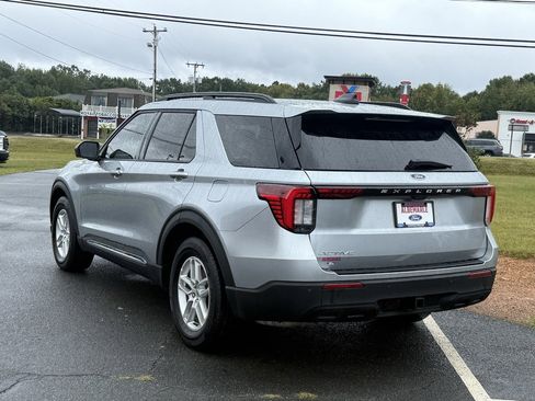 Used 2025 Ford Explorer Active image 8