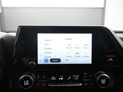 Used 2024 Toyota Highlander LE image 19