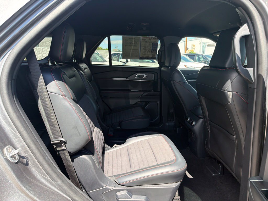 Used 2025 Ford Explorer ST-Line AWD/4WD image 14
