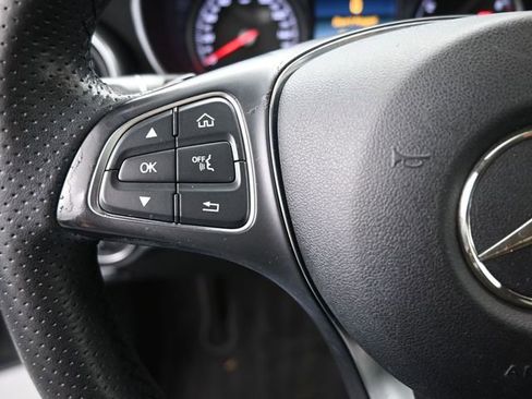 Used 2018 Mercedes-Benz GLC 300 image 2