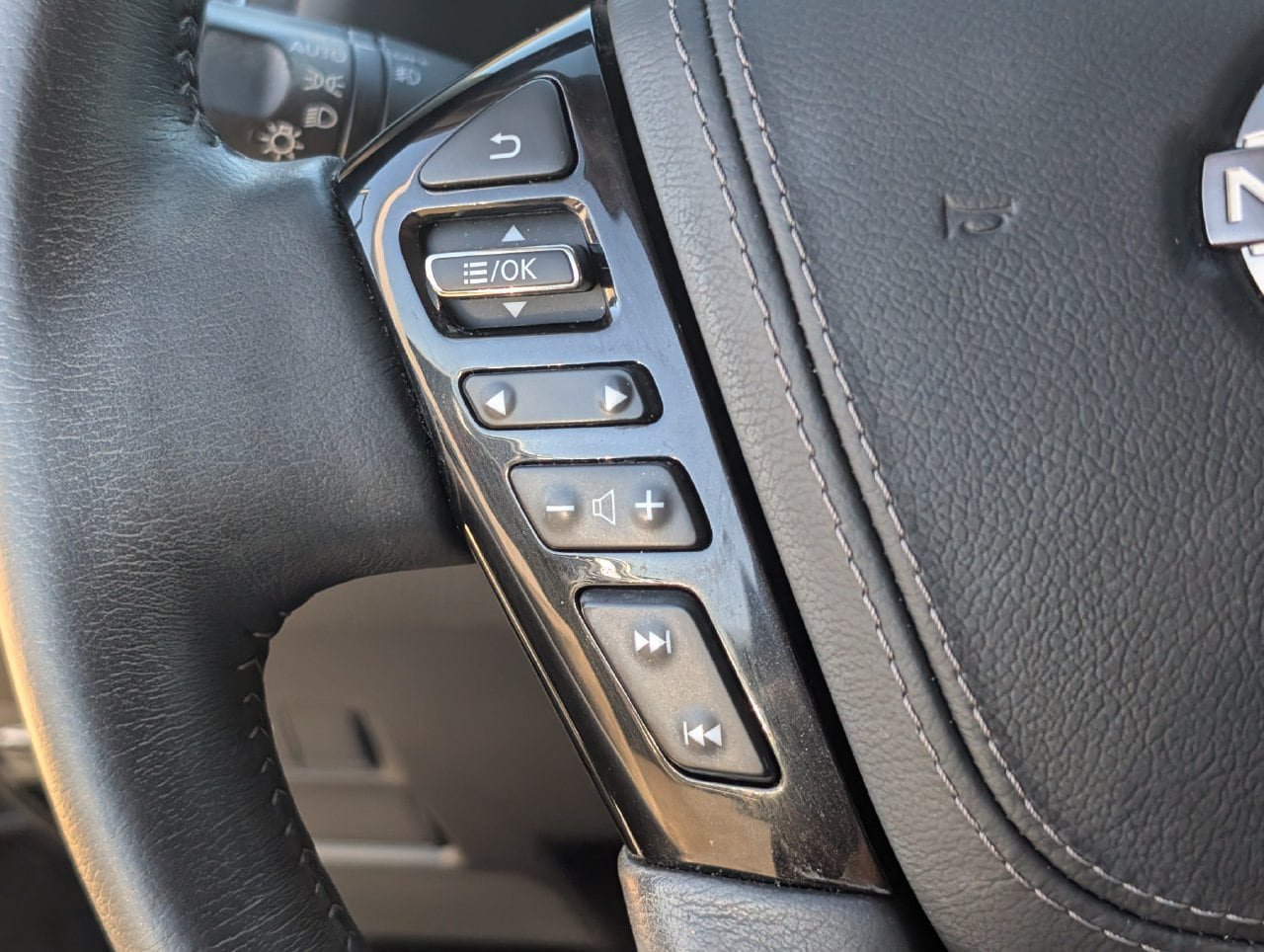 Used 2022 Nissan Armada Platinum w/ Captain's Chairs Package RWD image 24