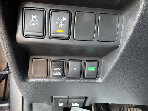 Used 2017 Nissan Rogue SV image 22