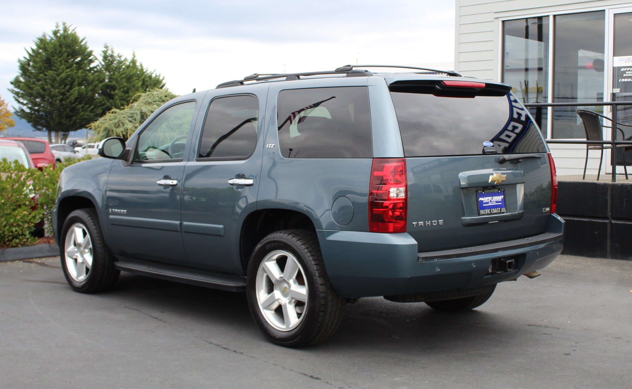 Used 2008 Chevrolet Tahoe LTZ w/ LTZ Preferred Equipment Group AWD/4WD image 4