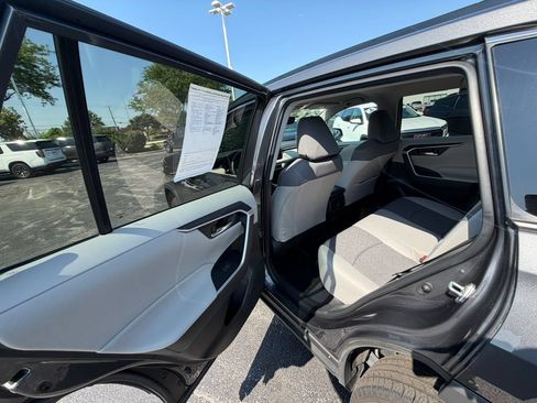 Used 2022 Toyota RAV4 XLE w/ XLE Grade Weather Package AWD/4WD image 11