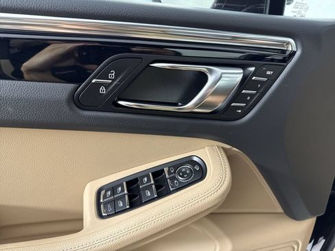 Certified 2026 Porsche Macan AWD/4WD image 34