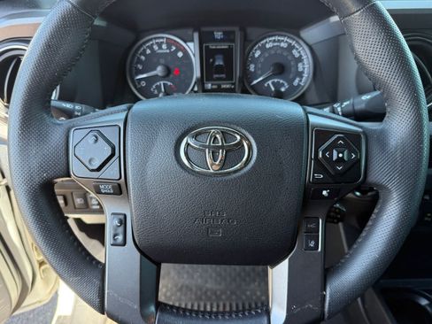Used 2023 Toyota Tacoma TRD Off-Road w/ Advanced Technology Package AWD/4WD image 15