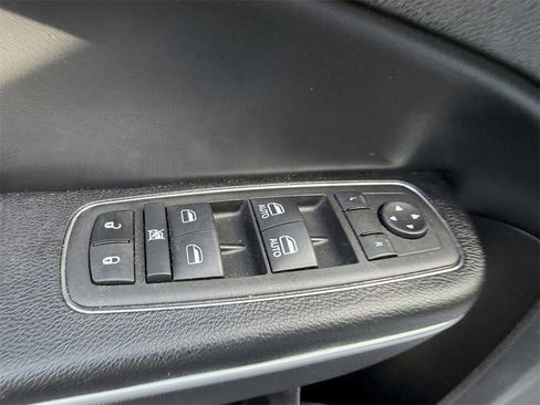 Used 2022 Chrysler 300 Touring w/ Sport Appearance Package image 19