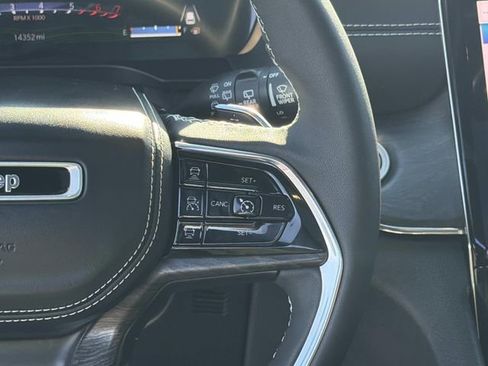 Used 2023 Jeep Grand Cherokee Overland w/ Luxury Tech Group IV image 19