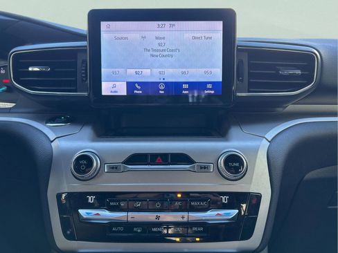 Used 2021 Ford Explorer XLT w/ Equipment Group 202A image 18