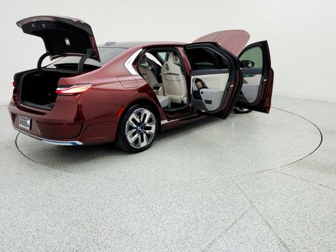 Used 2023 BMW i7 xDrive60 image 17