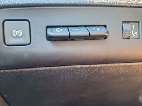 Used 2024 Buick Enclave Premium image 12