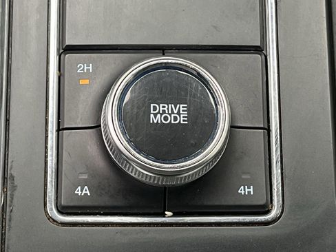 Used 2024 Ford Expedition XLT image 19