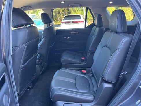 Used 2025 Honda Pilot EX-L image 12