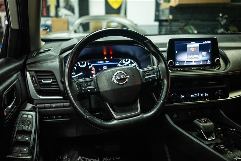 Used 2025 Nissan Rogue SV FWD image 16