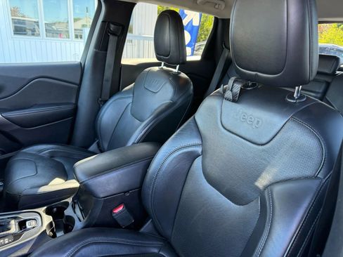 Used 2019 Jeep Cherokee Limited AWD/4WD image 14