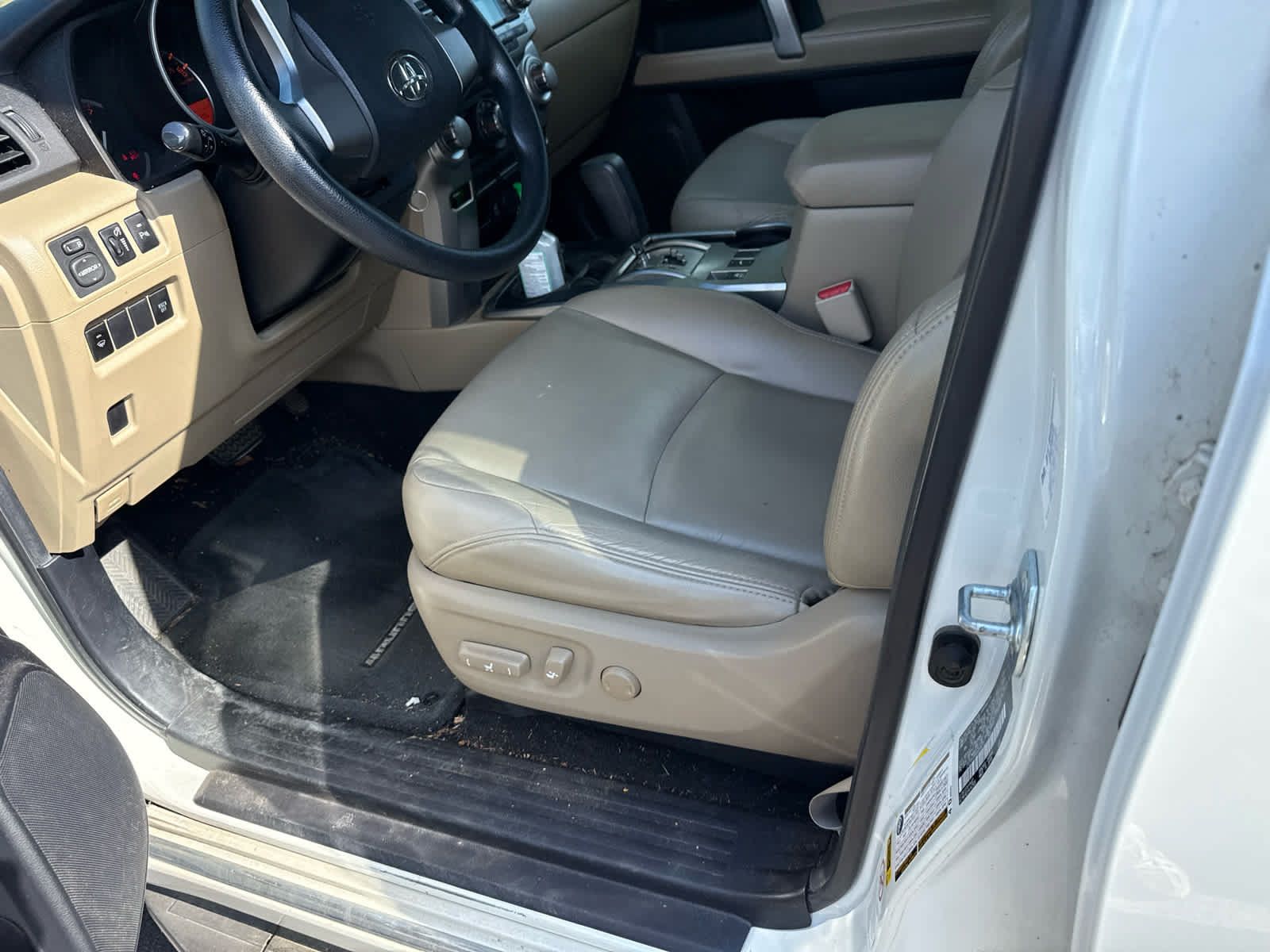 Used 2011 Toyota 4Runner SR5 RWD image 7