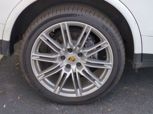 Used 2017 Porsche Cayenne Platinum Edition image 12