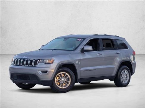Used 2019 Jeep Grand Cherokee Laredo image 1