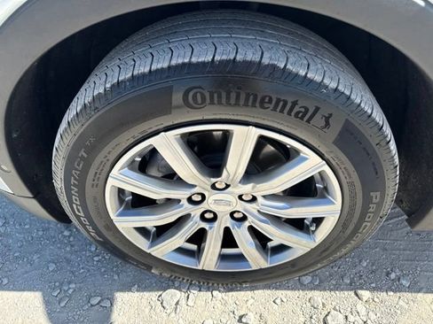 Used 2022 Cadillac XT4 Premium Luxury w/ Enhanced Visibility Package FWD image 27