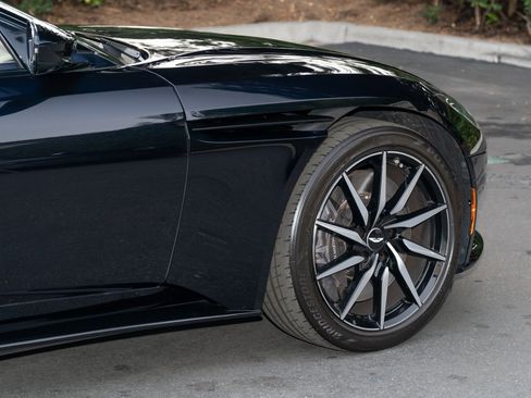 Used 2020 Aston Martin DB11 Coupe image 8