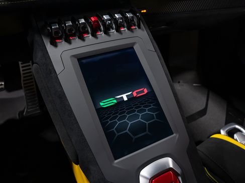 Used 2022 Lamborghini Huracan STO RWD image 57
