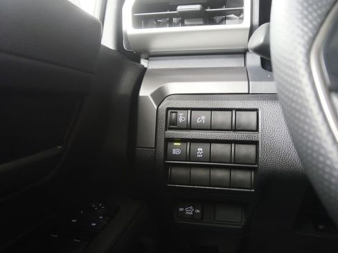 Used 2024 Toyota Tacoma SR5 w/ SR5 Upgrade Package image 21