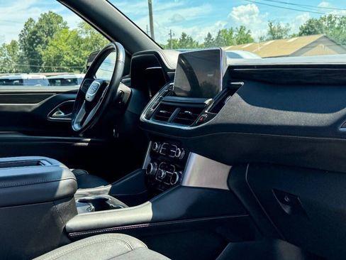 Used 2022 GMC Yukon XL SLT w/ SLT Premium Package AWD/4WD image 15