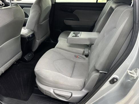 Used 2023 Toyota Highlander LE FWD image 28