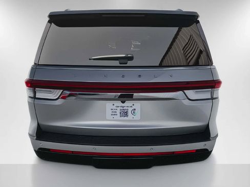 Used 2023 Lincoln Navigator 2WD image 4