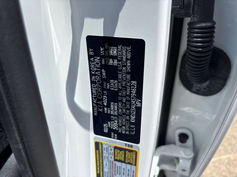 Used 2025 Kia Soul LX w/ LX Technology Package FWD image 27