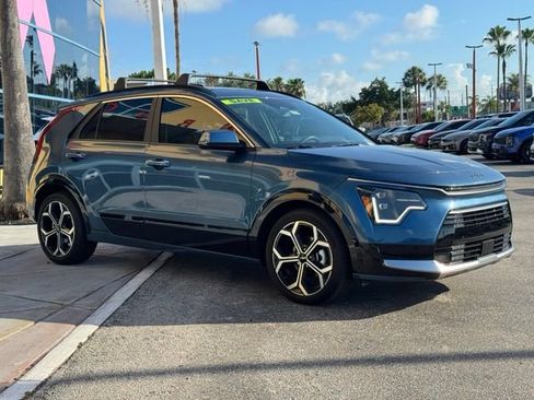 Certified 2025 Kia Niro SX Touring FWD image 30