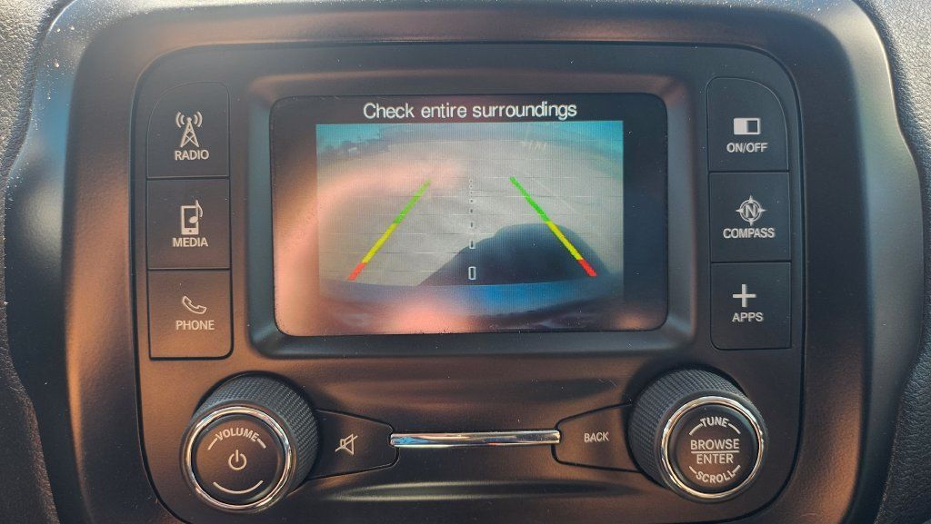 Used 2017 Jeep Renegade Altitude FWD image 31