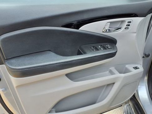 Used 2016 Honda Pilot Touring image 14