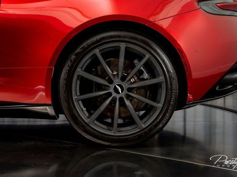Used 2020 Aston Martin DB11 AMR image 14