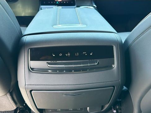 Certified 2025 Cadillac Escalade ESV Sport w/ Touring Package AWD/4WD image 19