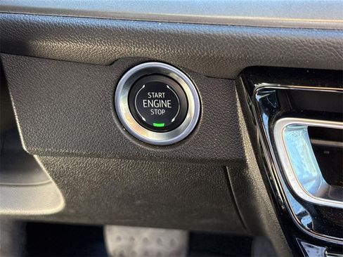 Used 2024 Chevrolet Traverse LT image 15