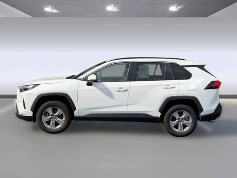 Used 2023 Toyota RAV4 XLE AWD/4WD image 2