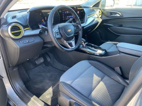 Used 2024 Chevrolet Trax LT w/ Driver Confidence Package image 21