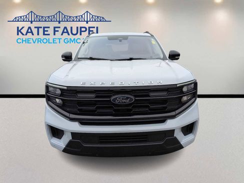 Used 2025 Ford Expedition Active image 2