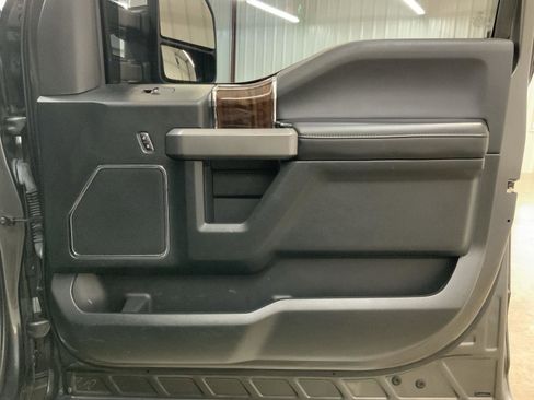 Used 2016 Ford F150 Platinum w/ Equipment Group 701A Luxury AWD/4WD image 30