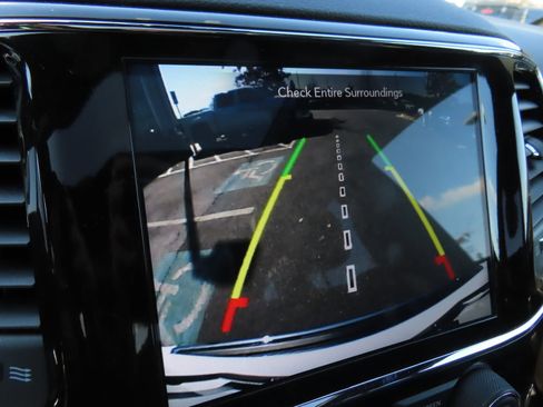 Used 2021 Jeep Grand Cherokee Limited w/ Luxury Group II image 23